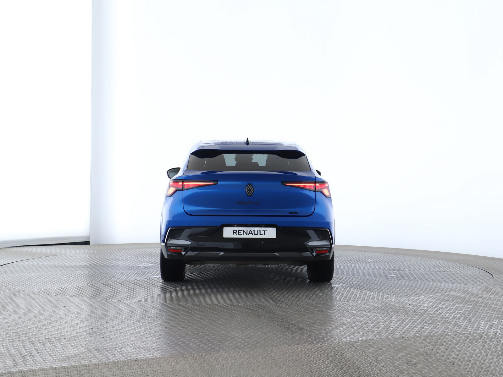 1.2 E-TECH Plug-in Hybrid 300 Atelier Alpin 14